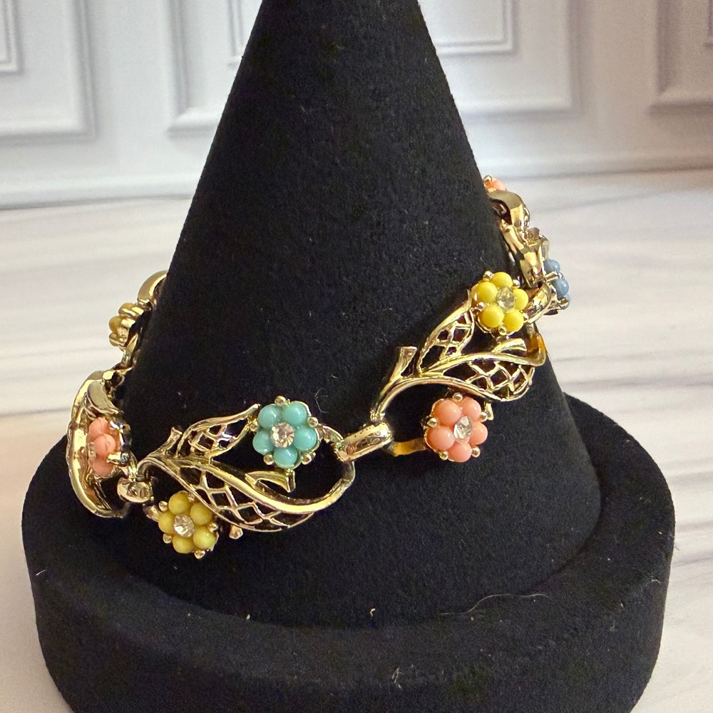 Vintage Gold Tone Pastel Flower Rhinestone Filigree Link Bracelet 6.75 In